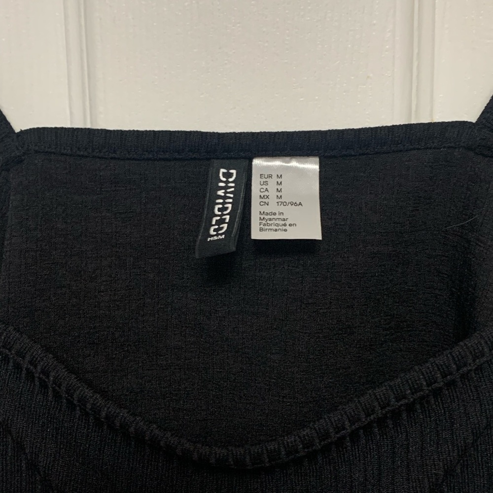 ✨3/$25 Small crop top✨ - Picture 2 of 4